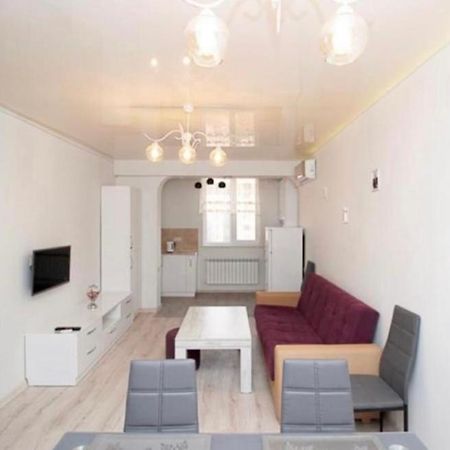 Excellent Apartment In The Republic Square Pushkin 3 Yerevan Exterior foto